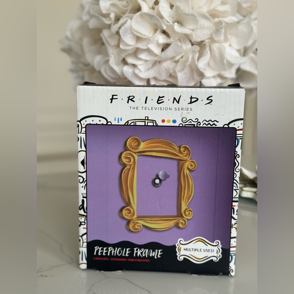 Friends tv show peephole frame - Picture 1 of 4